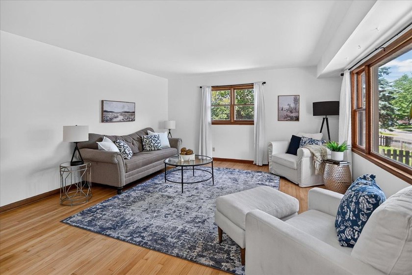 Incredible value awaits the new owner of this Northside ranch - photo 7