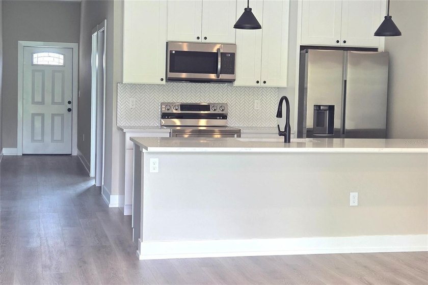 Virtually Staged. PRICED TO SELL.... Live Like You're on - photo 3