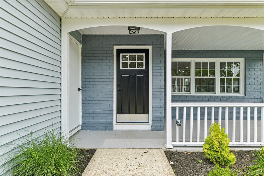Beautifully Renovated Ranch in the Desirable Leisure Knoll - photo 2