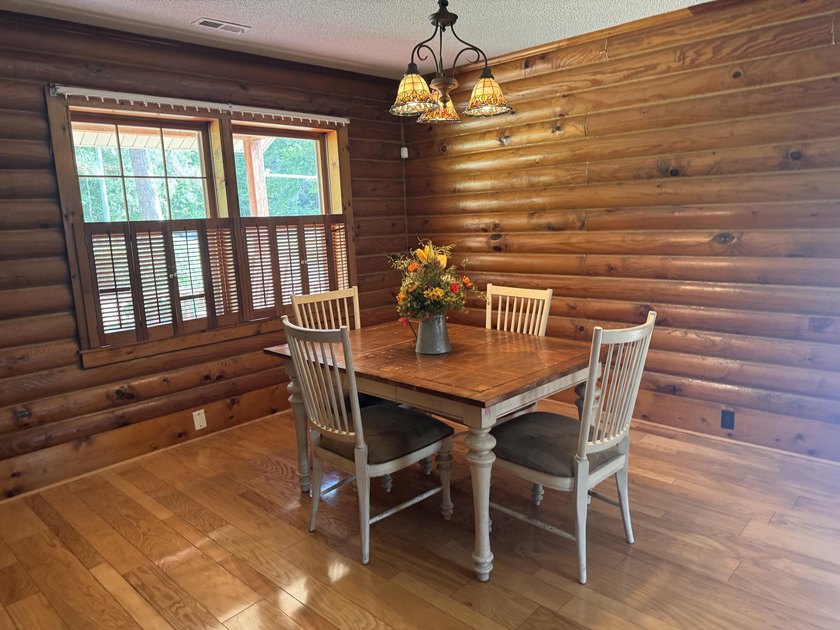 Discover tranquility &amp; charm in this immaculate log cabin - photo 29