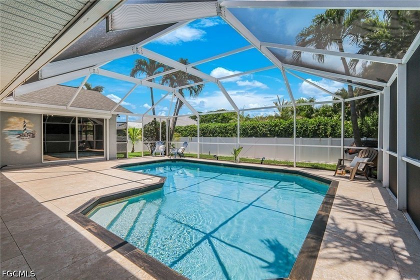 Welcome to this beautifully maintained 4-bedroom, 3-bathroom - photo 3