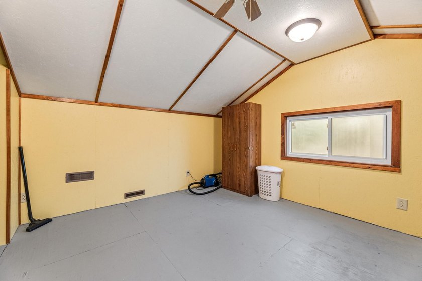 Charming 4 bedroom Buffalo City home with easy main-level living - photo 13