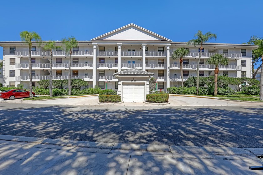 Beautifully upgraded condo offering modern finishes and - photo 2