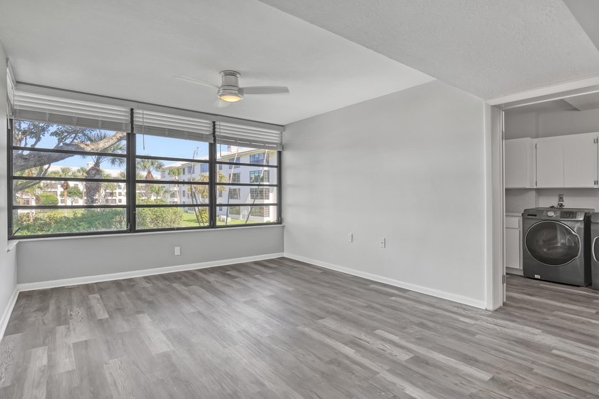 Beautifully upgraded condo offering modern finishes and - photo 8