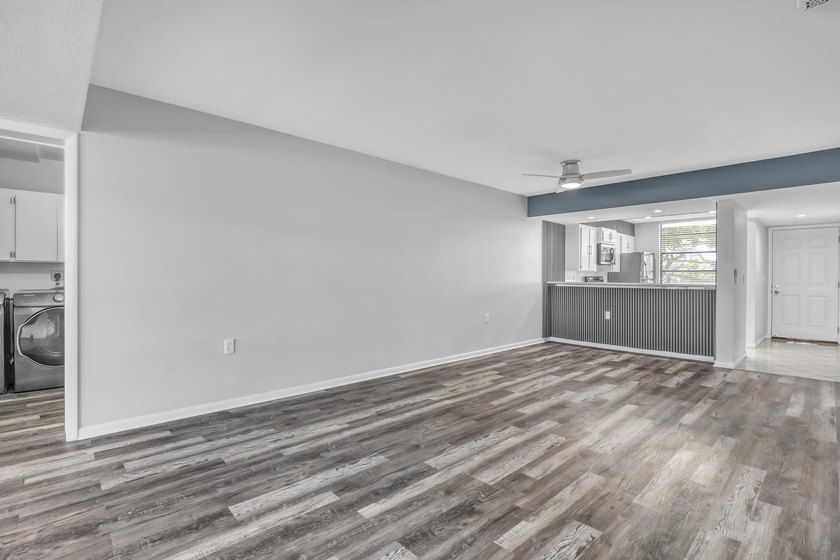 Beautifully upgraded condo offering modern finishes and - photo 10