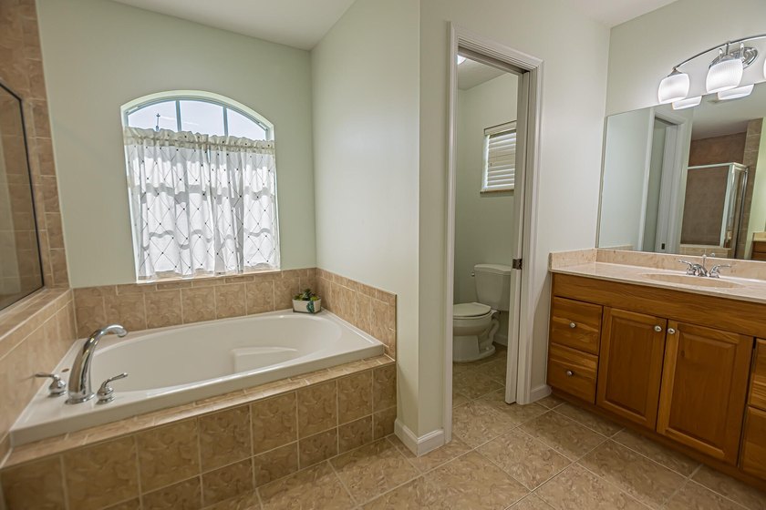 Move-in ready 2023 roof, 4/2/2 home, great location! Designed - photo 14