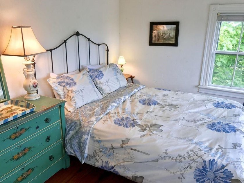*Lawrence House* Sweet iconic Farmhouse with gorgeous views of - photo 17
