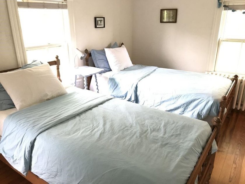 *Lawrence House* Sweet iconic Farmhouse with gorgeous views of - photo 18