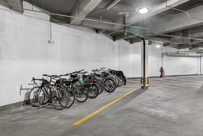 A gracious circular drive welcomes you to 177 E Hartsdale Avenue - photo 22