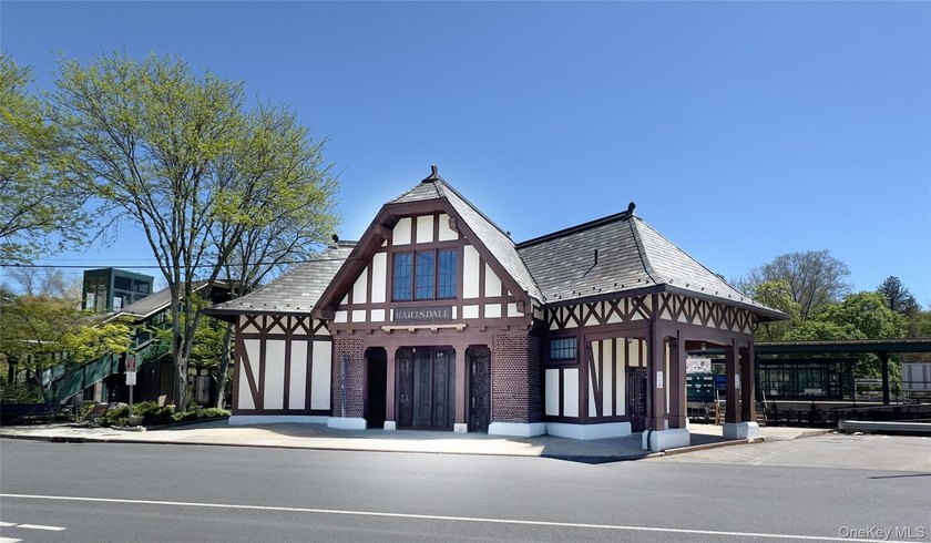 A gracious circular drive welcomes you to 177 E Hartsdale Avenue - photo 24