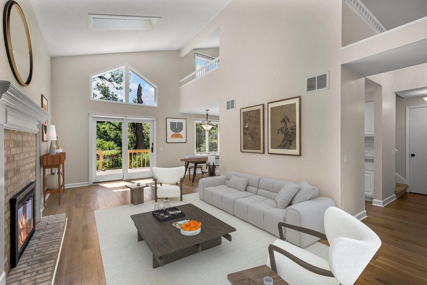 Light, bright &amp; spacious 2BR/1.5BA condo in desirable Woodridge - photo 4