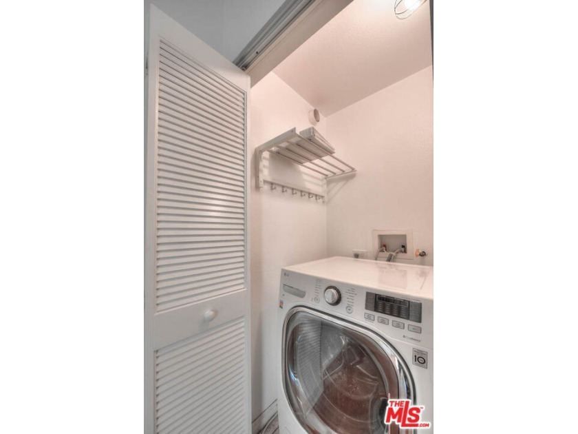 Bright, airy and built in 2007, this 2-bedroom, 1.5-bathroom - photo 14
