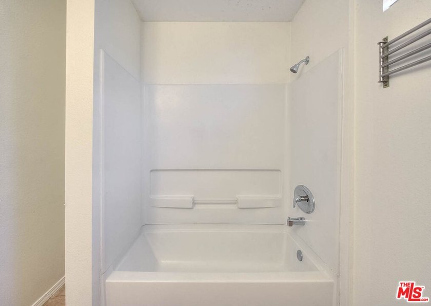 Bright, airy and built in 2007, this 2-bedroom, 1.5-bathroom - photo 21