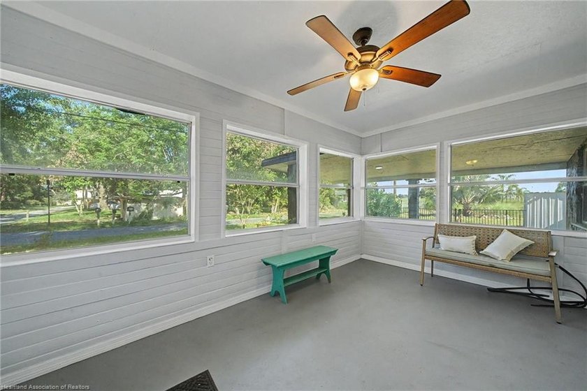 Discover this absolutely charming three-bedroom, two-bathroom - photo 3