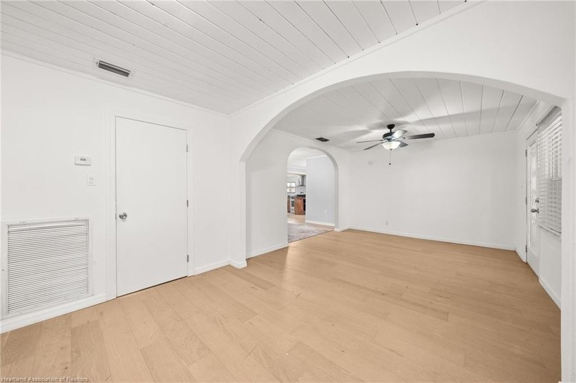 Discover this absolutely charming three-bedroom, two-bathroom - photo 6