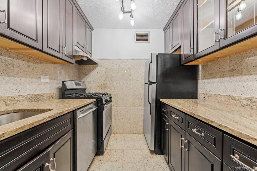 Step into a rare find in the heart of Flushing-a sprawling - photo 5