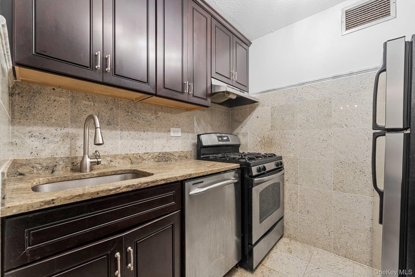 Step into a rare find in the heart of Flushing-a sprawling - photo 6