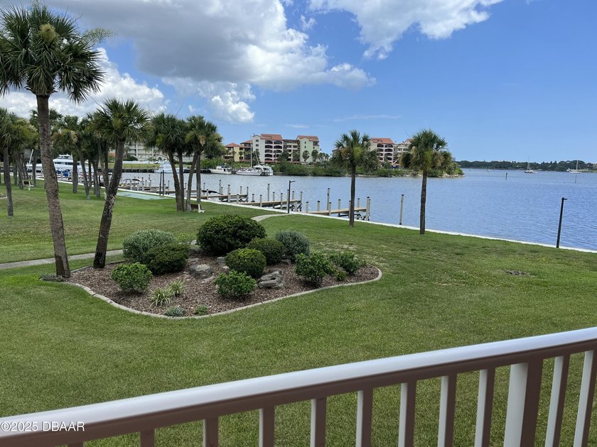 Do not miss your opportunity to own this 2/2 condo in Daytona - photo 3