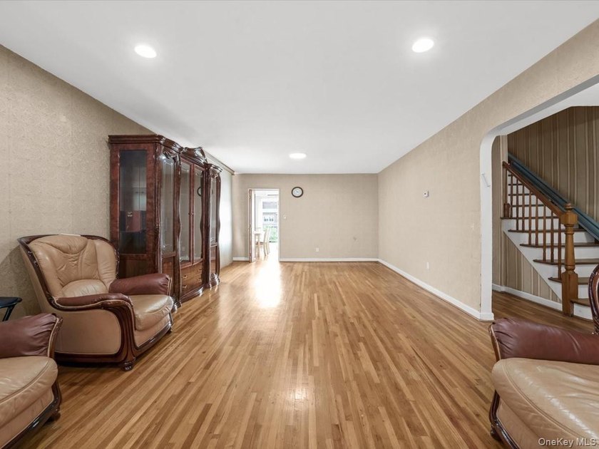 Beautifully maintained 1950 solid-brick single-family home - photo 7