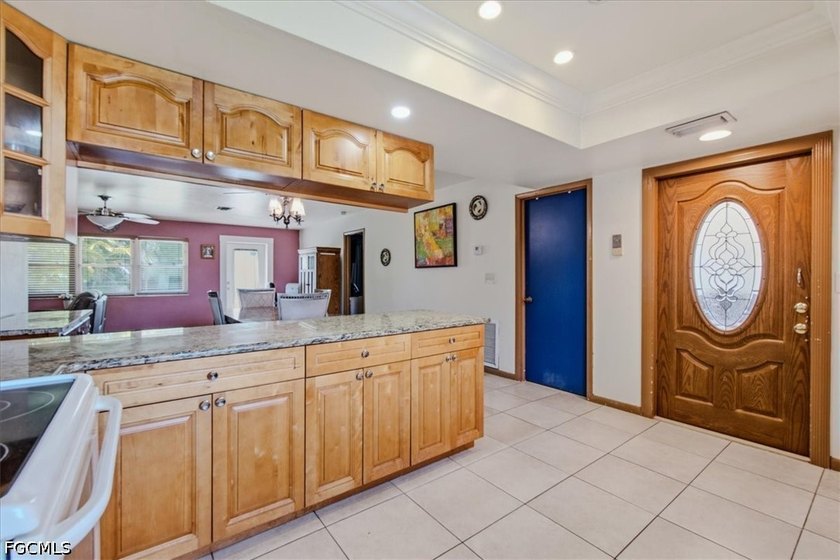 **LOCATION, LOCATION, LOCATION!** Perfectly positioned in the - photo 4