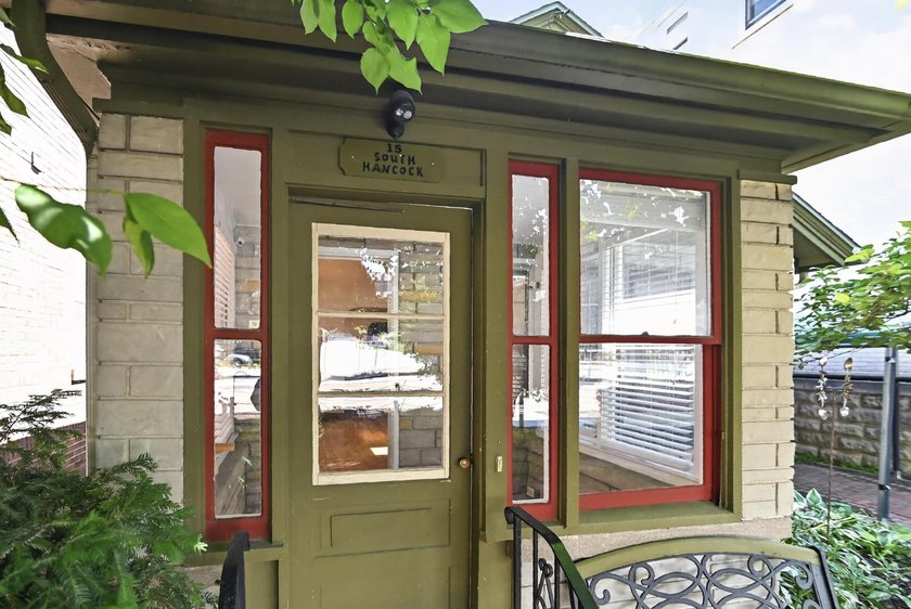 AUTHENTICALLY CHARMING DOWNTOWN HIDEOUT - Walk to everything and - photo 6