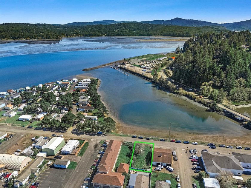 Unobstructed water view C-2 retail/ commercial- zoned. /mixed - photo 4
