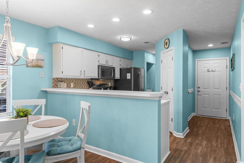 This beautiful 2 bedroom 2 bath undated unit in the gated - photo 9