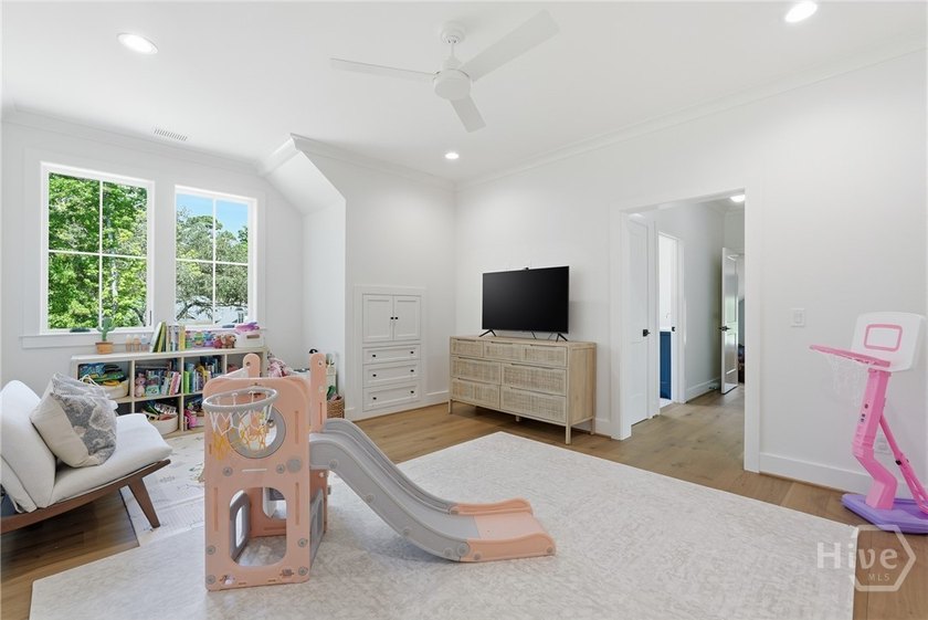 This 4-bed, 3.5-bath home built in 2022 offers luxury living - photo 21