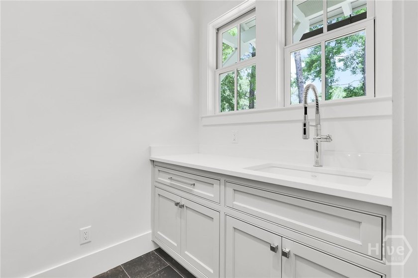 This 4-bed, 3.5-bath home built in 2022 offers luxury living - photo 37