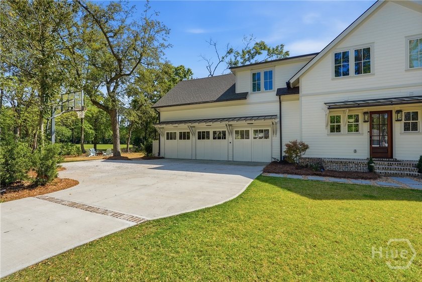 This 4-bed, 3.5-bath home built in 2022 offers luxury living - photo 41