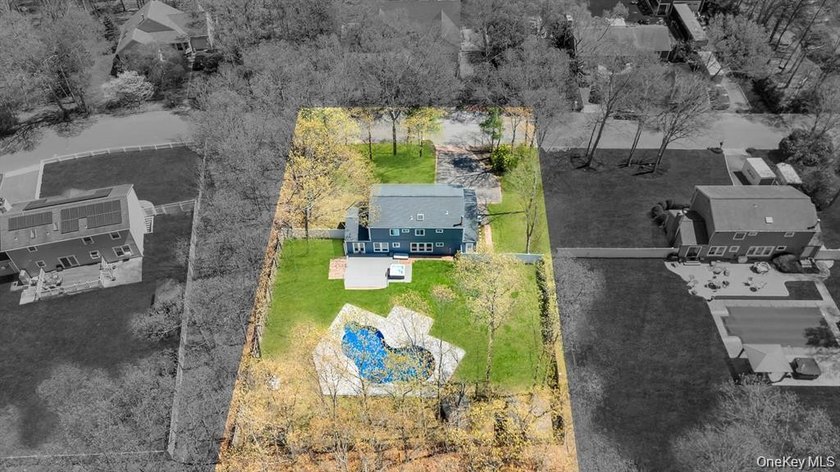 Magnificent updated and expanded Colonial offering 5 bedrooms, 3 - photo 5