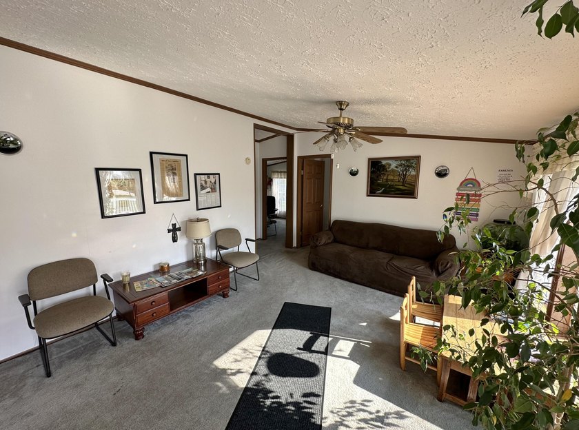 Welcome to this inviting single-story home, perfectly situated - photo 7