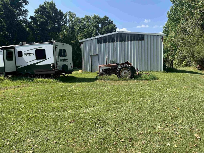 Country living with commercial potential on 3 acres. This gated - photo 4