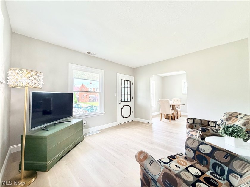 Welcome home to this fully remodeled, move-in-ready Cape Cod - photo 4