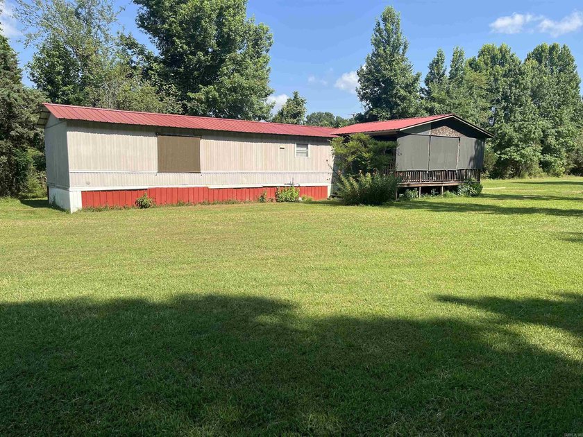 Country living with commercial potential on 3 acres. This gated - photo 6