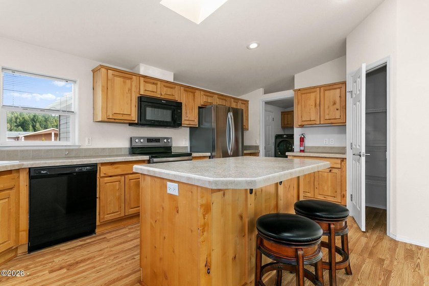 One word: Stonebridge! The highly desired Depoe Bay manufactured - photo 10