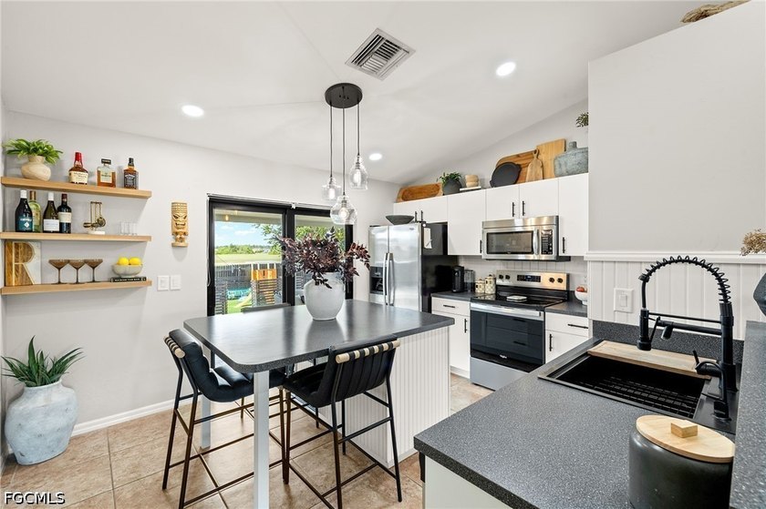 No Flood Zone!!!! Welcome to 329 NE 27th St, a beautifully - photo 6