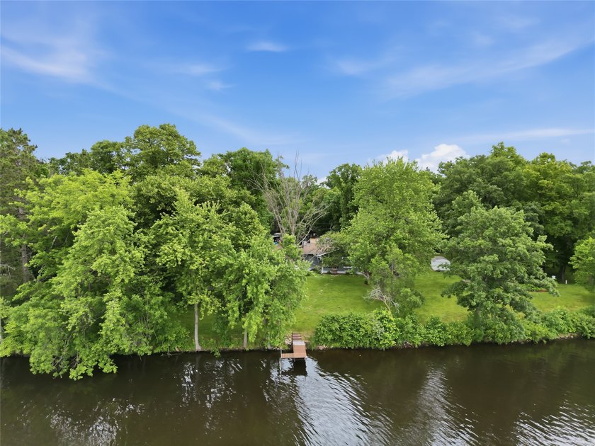 Updated house with the nicest frontage on Old Abe Lake, 200ft of - photo 41