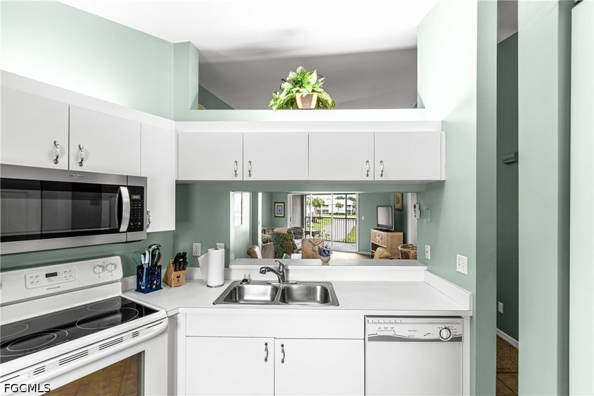 Welcome to Summerwind at Gateway Greens! This beautifully - photo 8