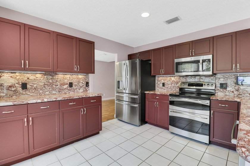 Rare opportunity in sought-after North Palm Beach Heights! This - photo 13