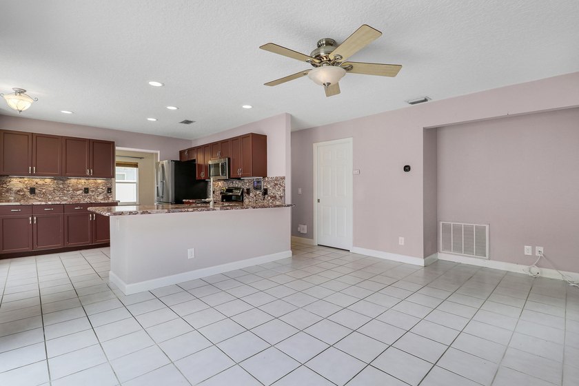 Rare opportunity in sought-after North Palm Beach Heights! This - photo 18