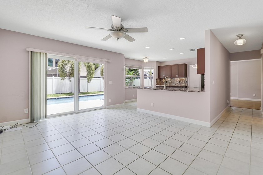 Rare opportunity in sought-after North Palm Beach Heights! This - photo 19