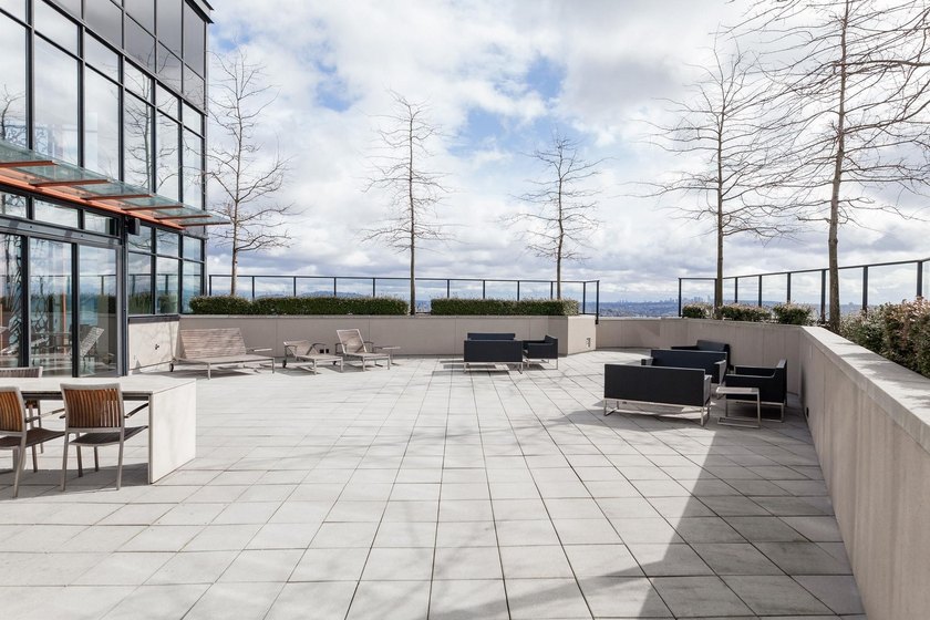 This sub-penthouse offers commanding panoramic views of Burnaby - photo 22