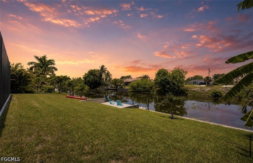 Welcome to this beautifully maintained 3-bedroom plus den heated - photo 3
