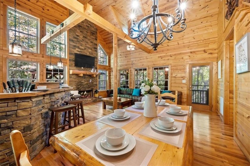 Stunning 3 bed 3 bath log cabin on 2.82 acres of serenity with a - photo 3