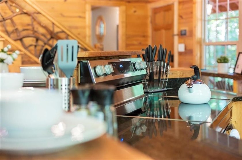 Stunning 3 bed 3 bath log cabin on 2.82 acres of serenity with a - photo 6