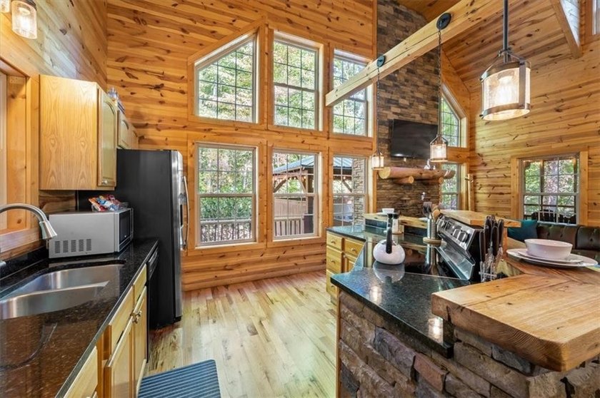 Stunning 3 bed 3 bath log cabin on 2.82 acres of serenity with a - photo 7