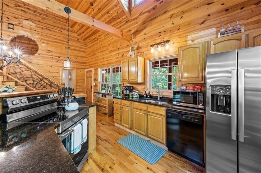 Stunning 3 bed 3 bath log cabin on 2.82 acres of serenity with a - photo 8