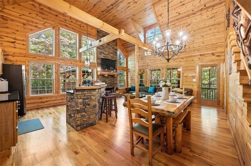 Stunning 3 bed 3 bath log cabin on 2.82 acres of serenity with a - photo 10