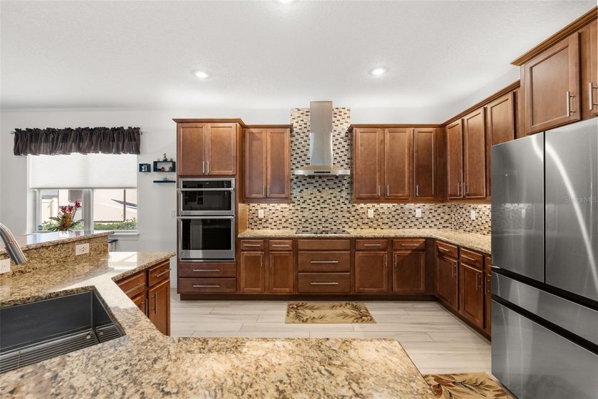 Welcome to this beautifully crafted 2019 custom home. This - photo 4